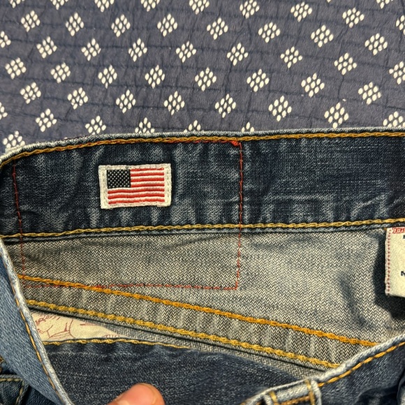 True Religion Bobby Big T Relaxed Straight Leg Jean Shorts Size 34 - Picture 3 of 8